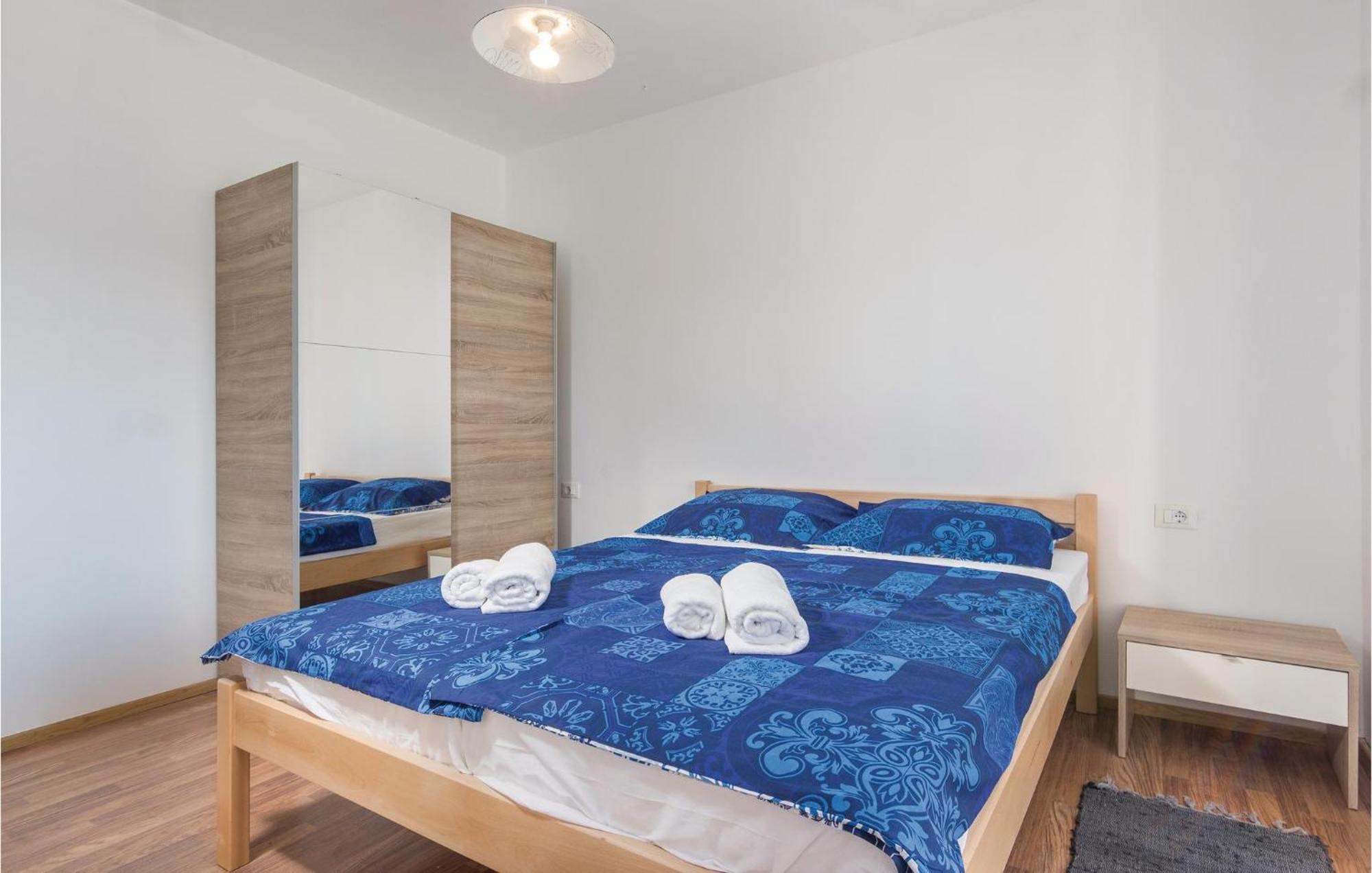 8 Bedroom Awesome Home In Πούλα Εξωτερικό φωτογραφία