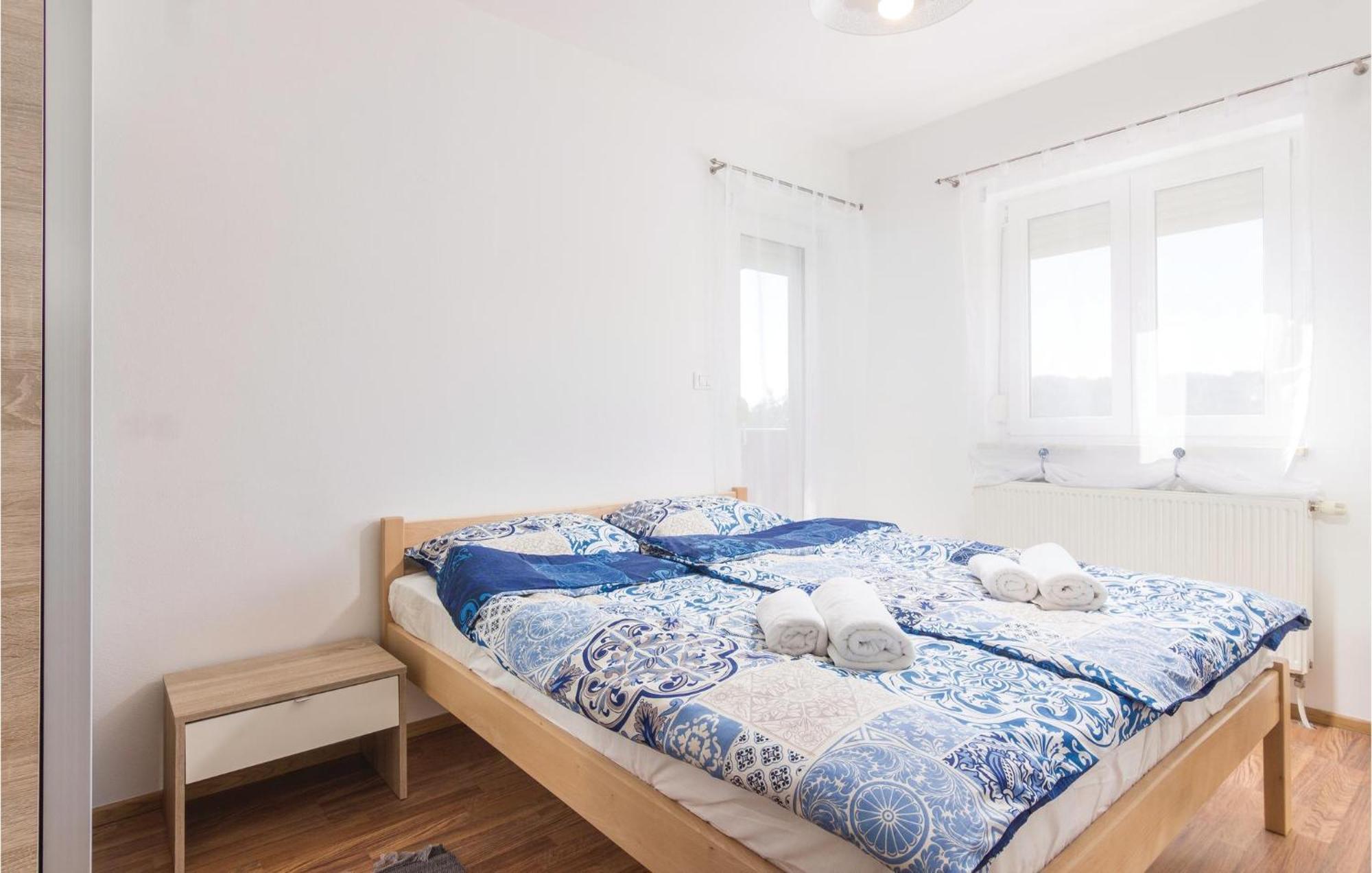 8 Bedroom Awesome Home In Πούλα Εξωτερικό φωτογραφία