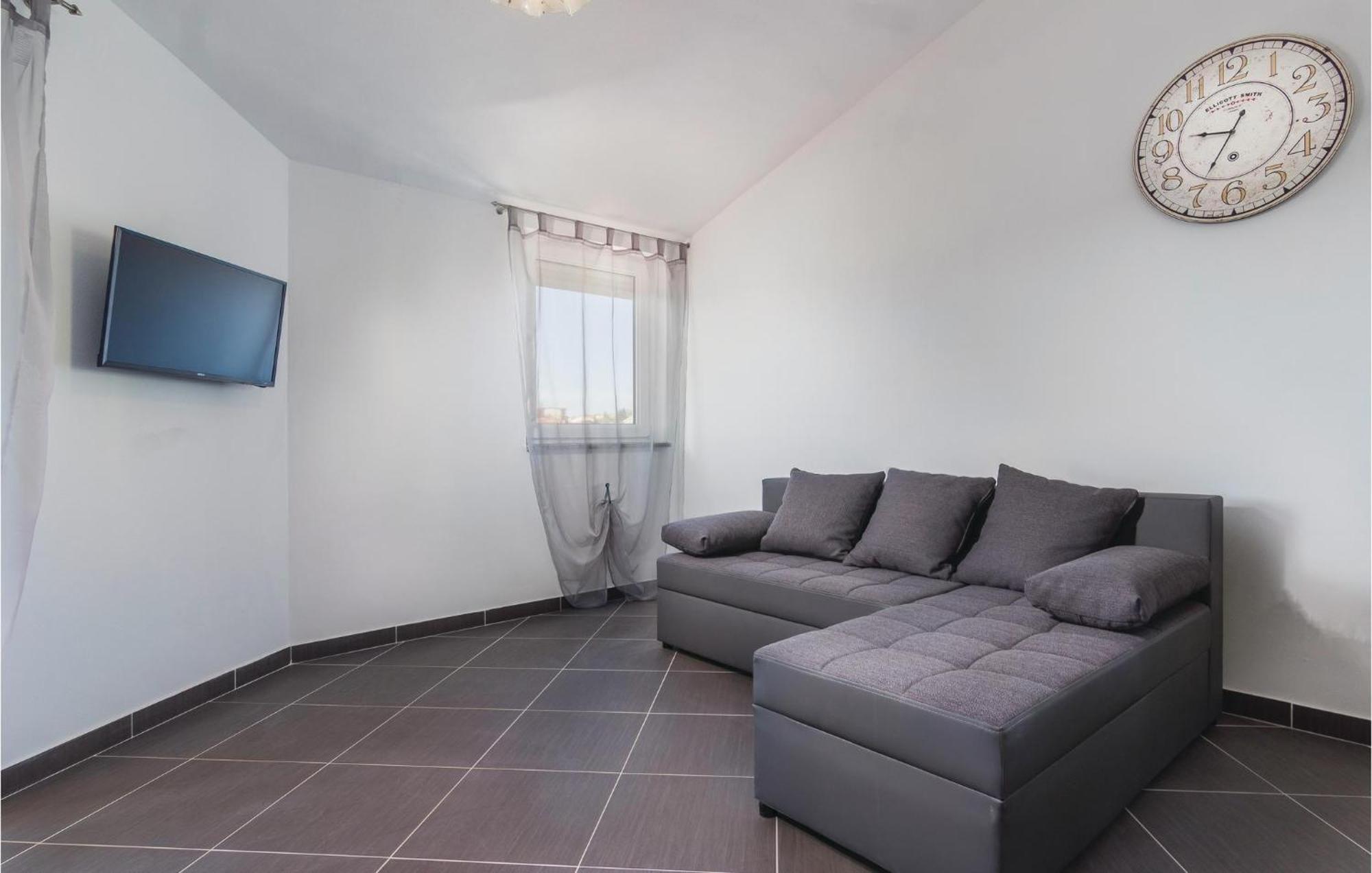 8 Bedroom Awesome Home In Πούλα Εξωτερικό φωτογραφία