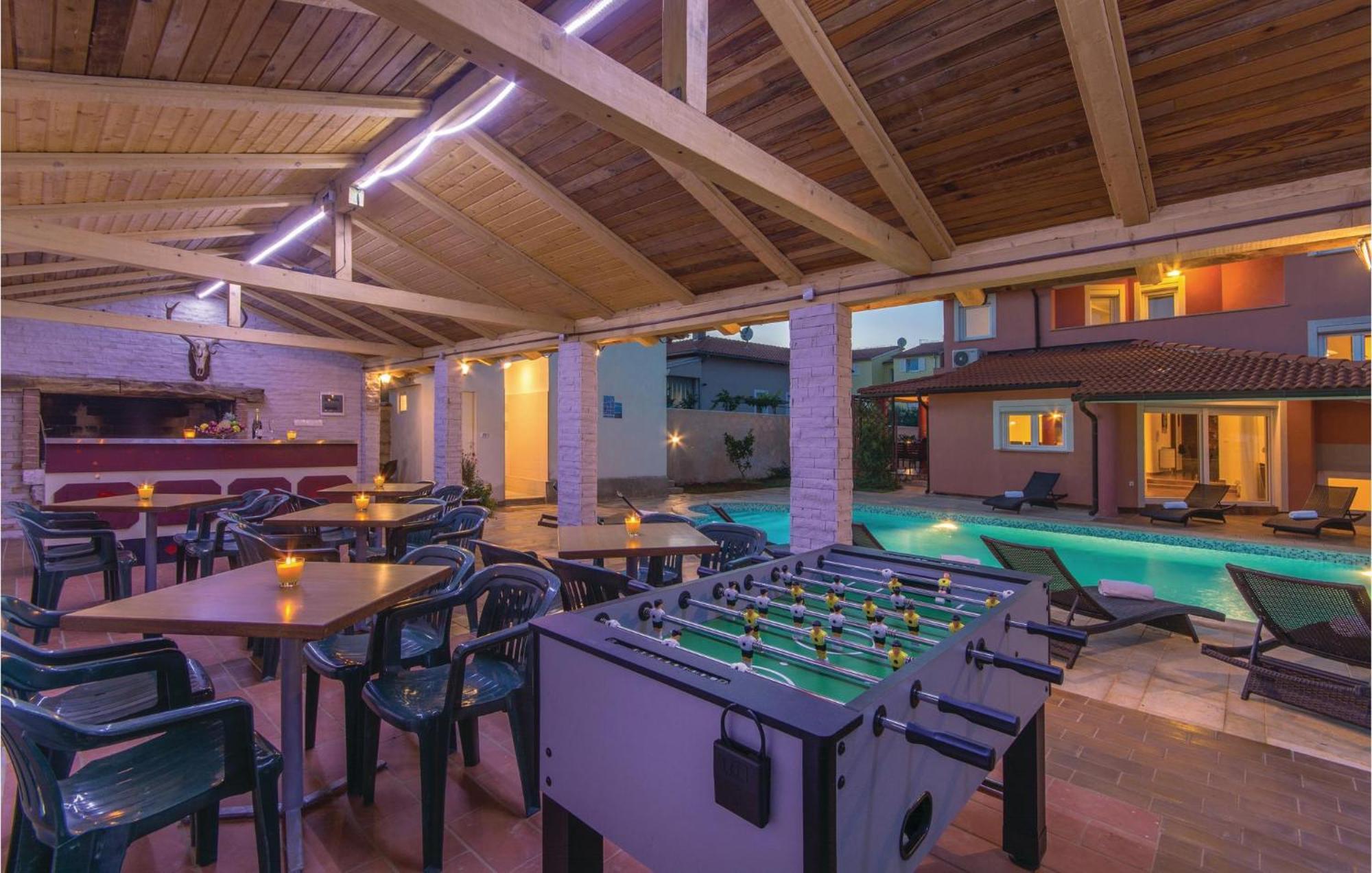 8 Bedroom Awesome Home In Πούλα Εξωτερικό φωτογραφία