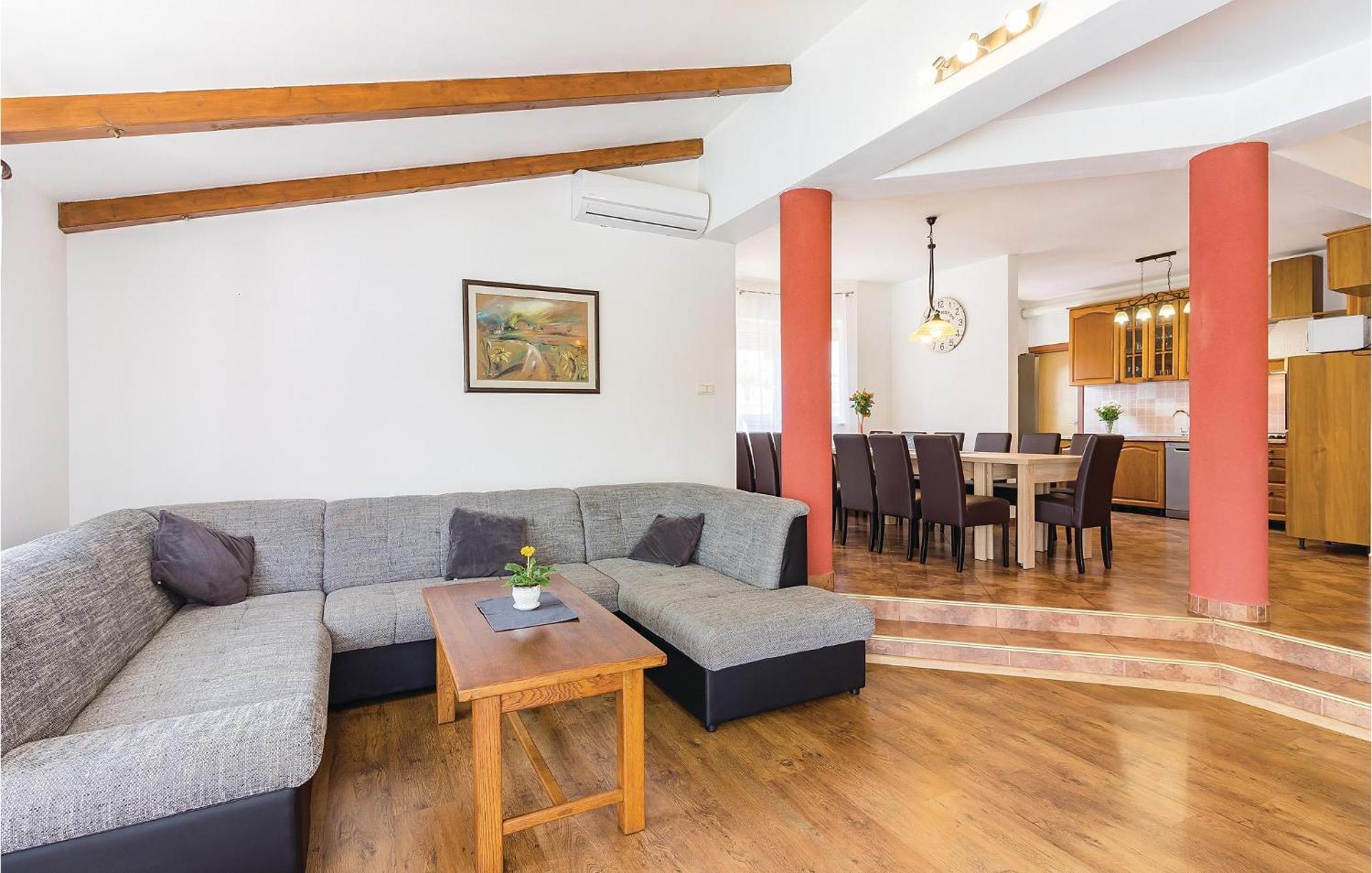 8 Bedroom Awesome Home In Πούλα Εξωτερικό φωτογραφία