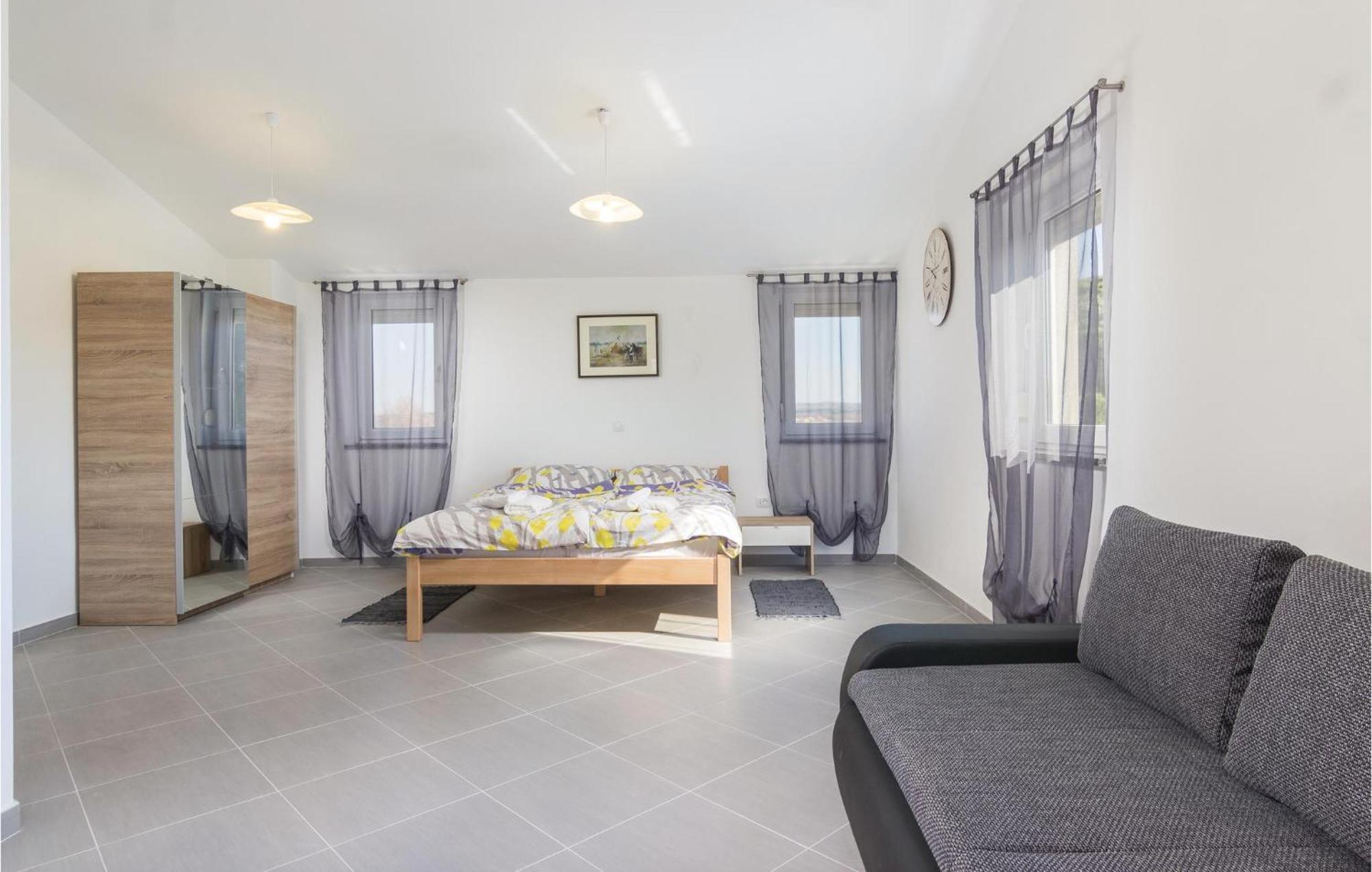 8 Bedroom Awesome Home In Πούλα Εξωτερικό φωτογραφία