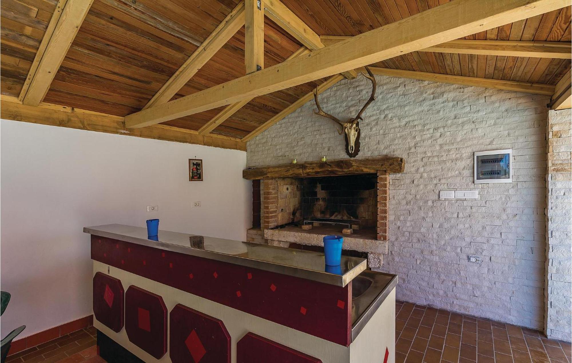 8 Bedroom Awesome Home In Πούλα Εξωτερικό φωτογραφία
