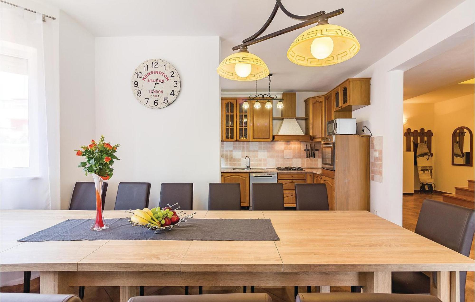 8 Bedroom Awesome Home In Πούλα Εξωτερικό φωτογραφία