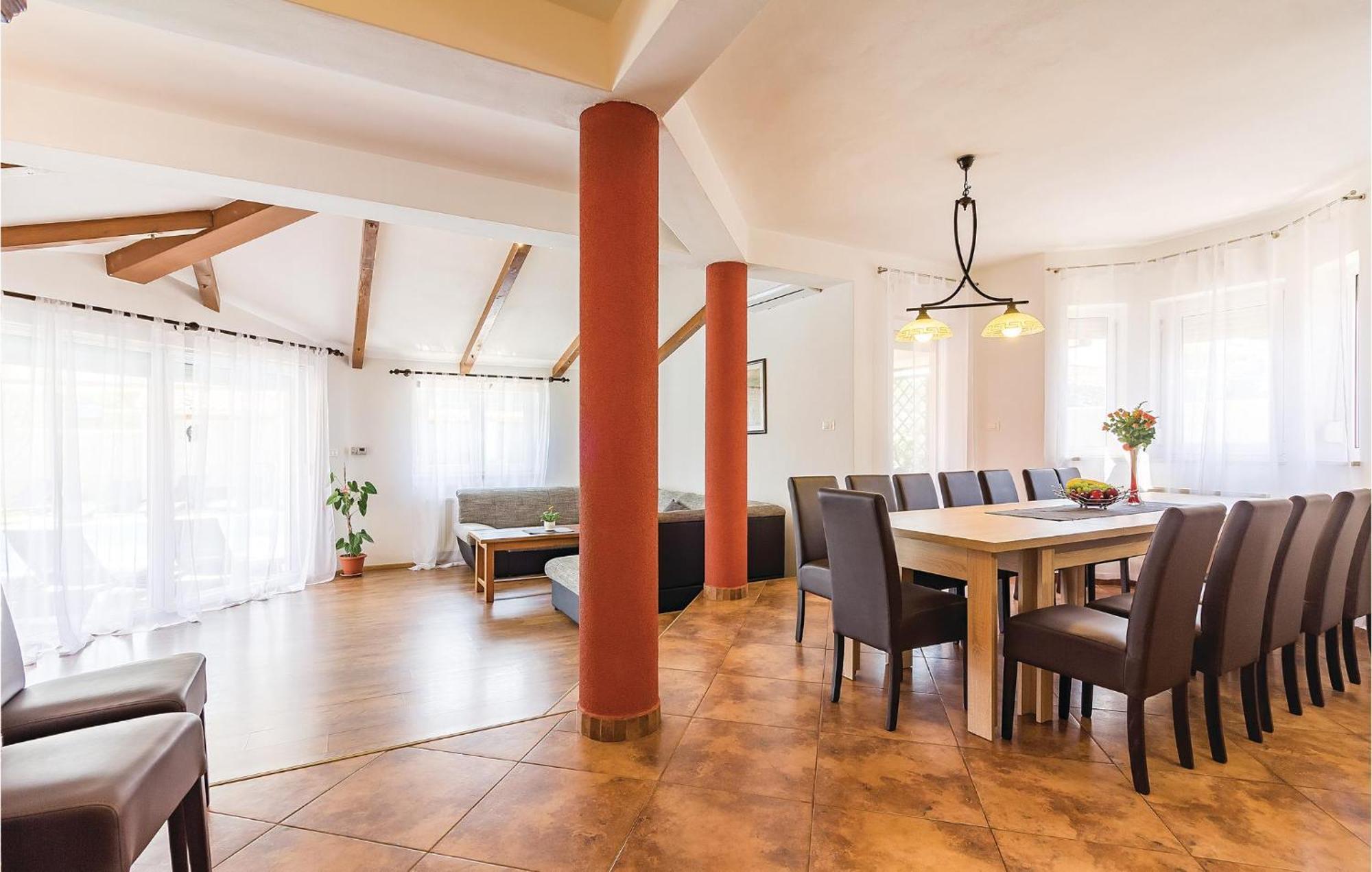 8 Bedroom Awesome Home In Πούλα Εξωτερικό φωτογραφία