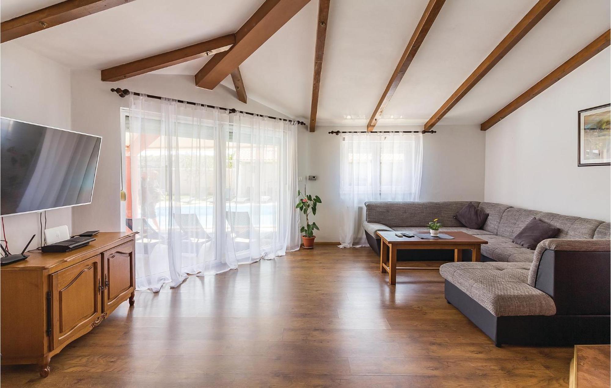 8 Bedroom Awesome Home In Πούλα Εξωτερικό φωτογραφία