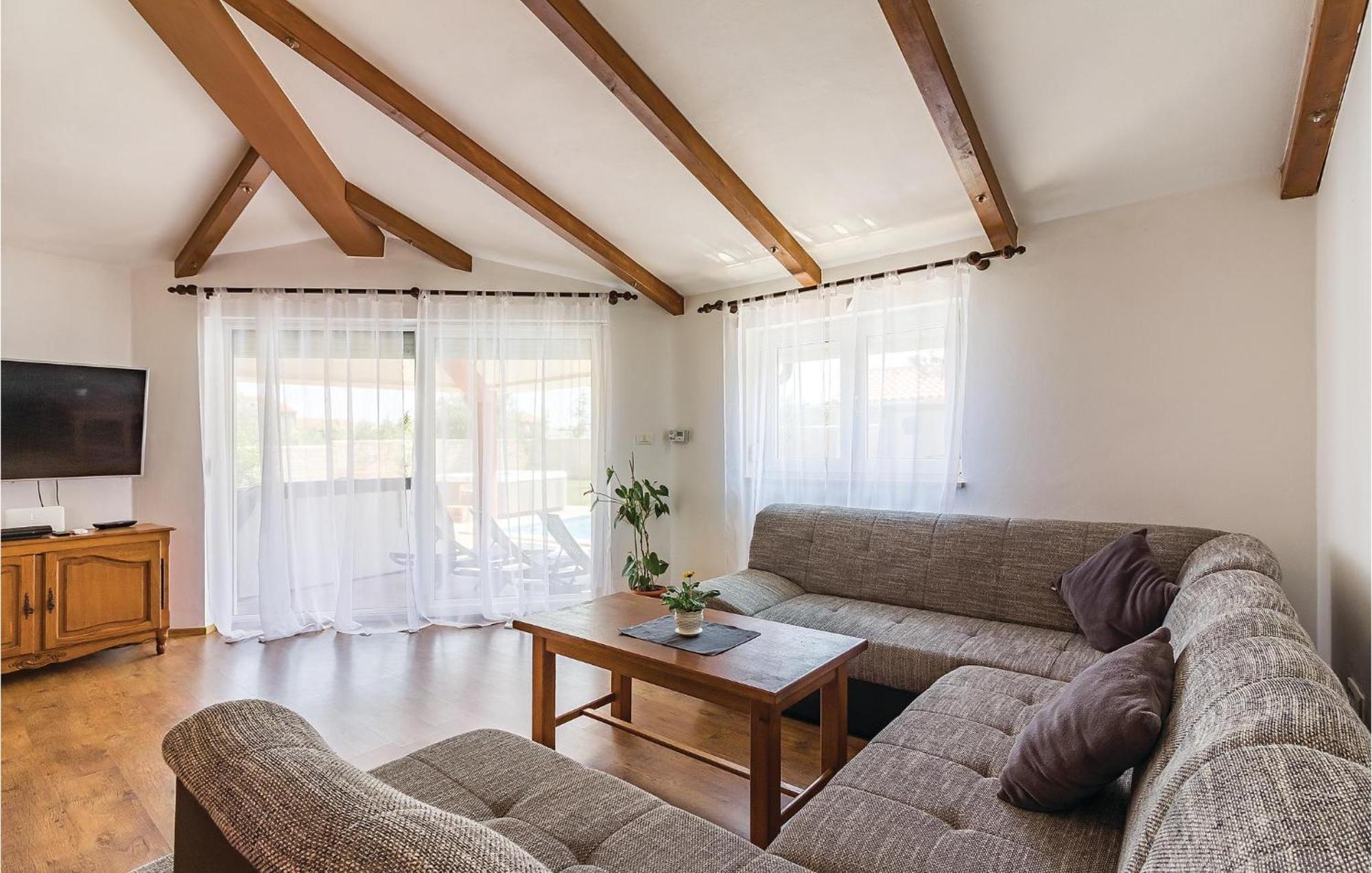 8 Bedroom Awesome Home In Πούλα Εξωτερικό φωτογραφία