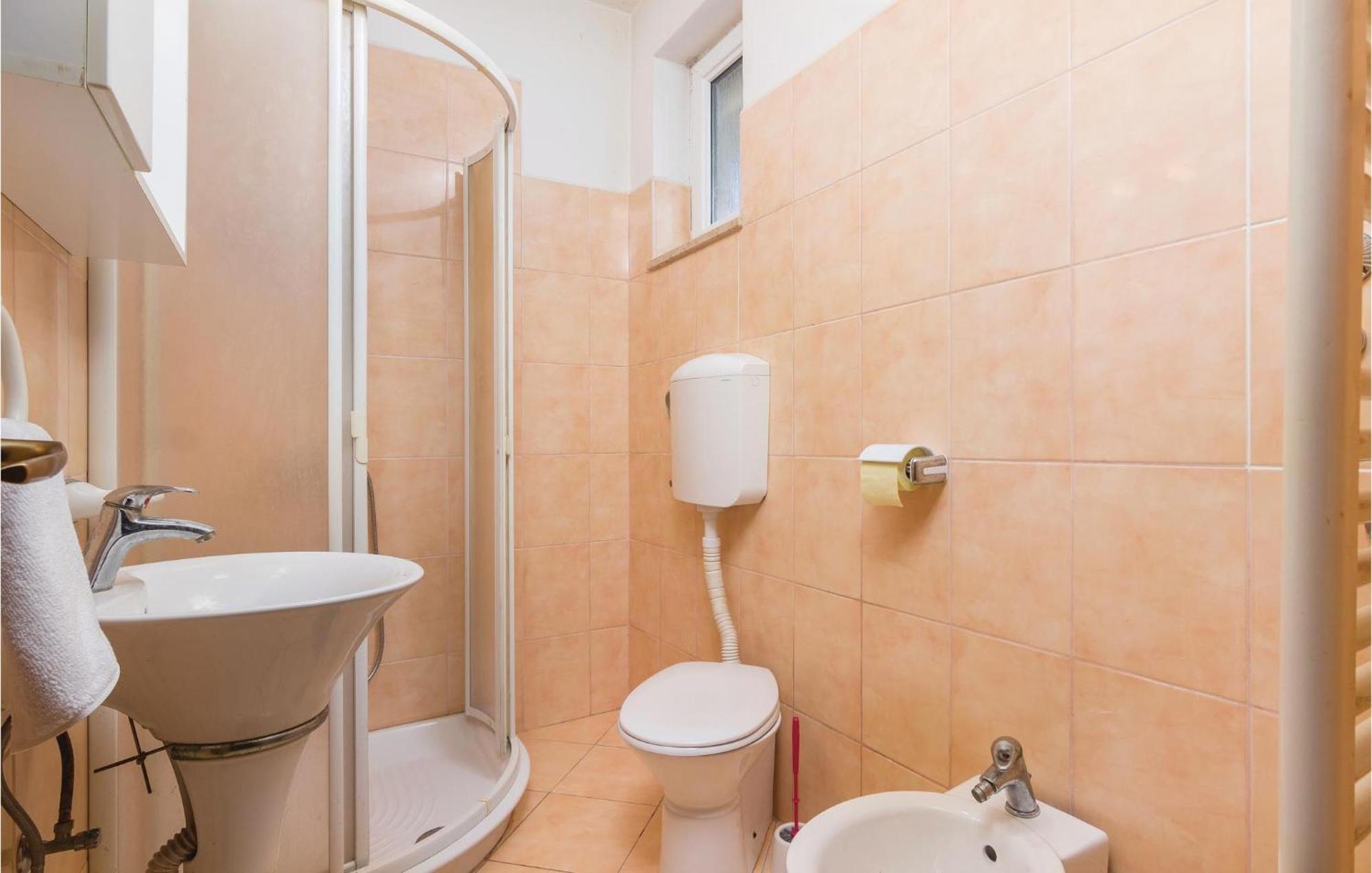 8 Bedroom Awesome Home In Πούλα Εξωτερικό φωτογραφία