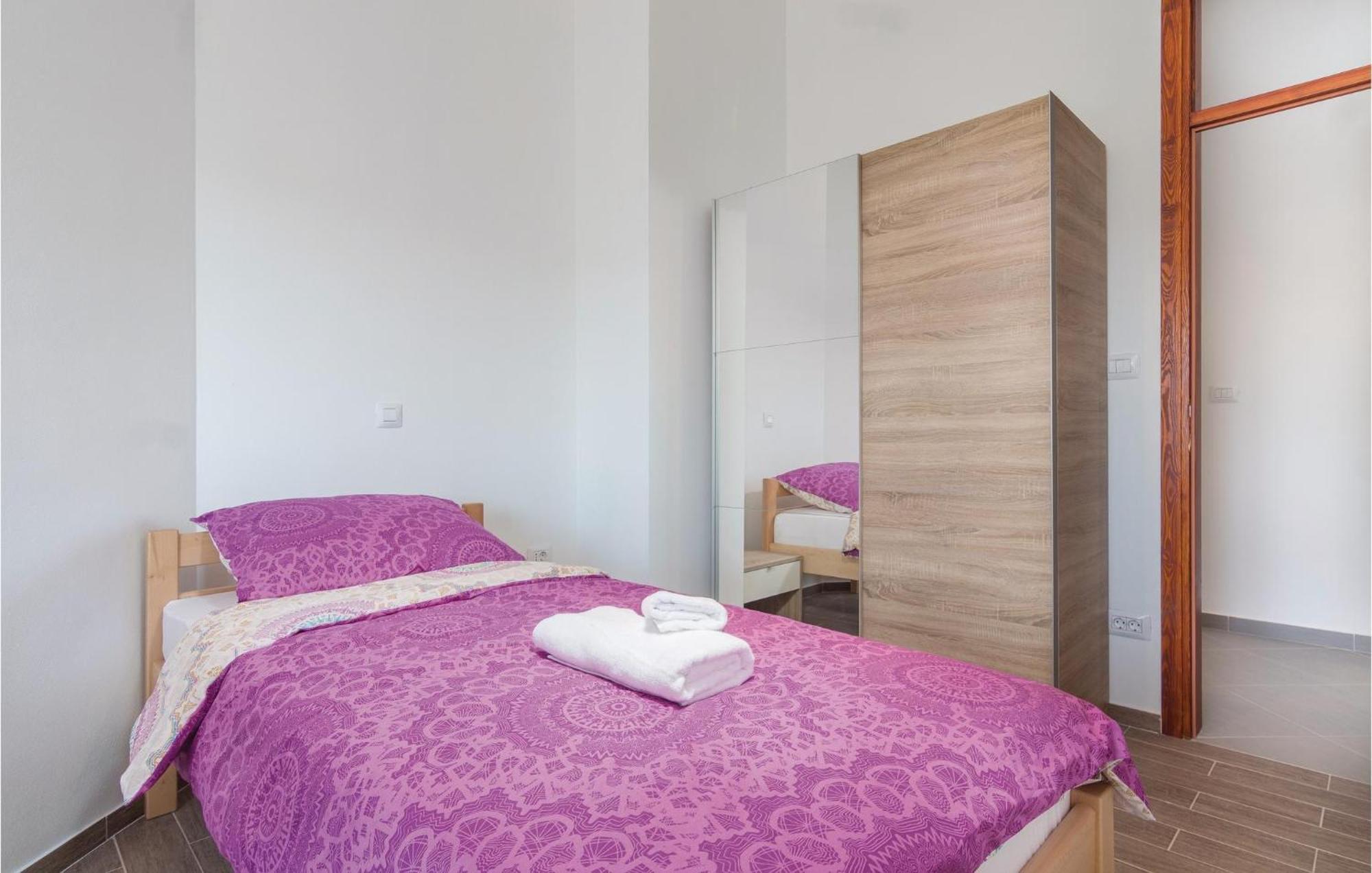 8 Bedroom Awesome Home In Πούλα Εξωτερικό φωτογραφία