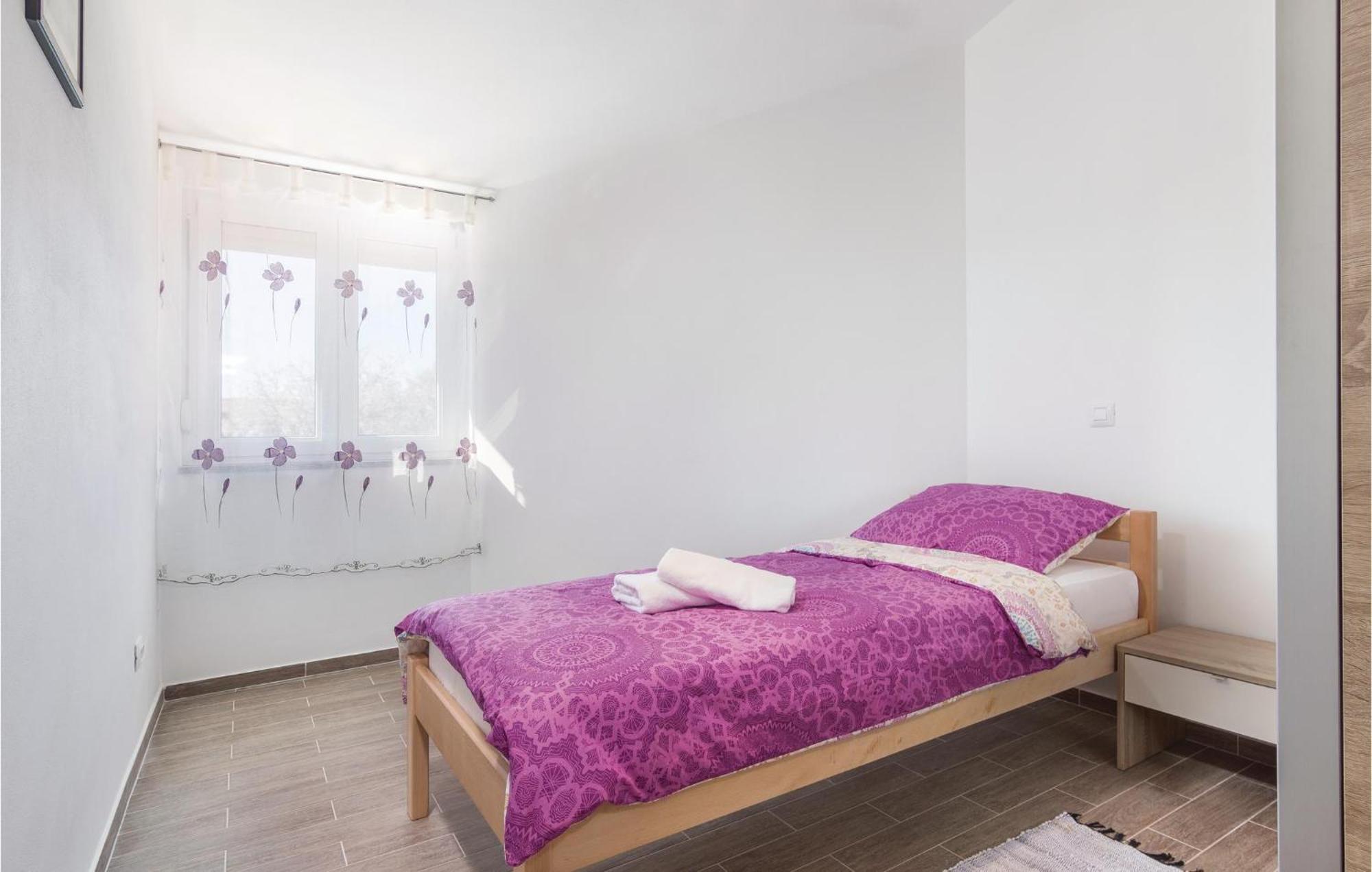 8 Bedroom Awesome Home In Πούλα Εξωτερικό φωτογραφία