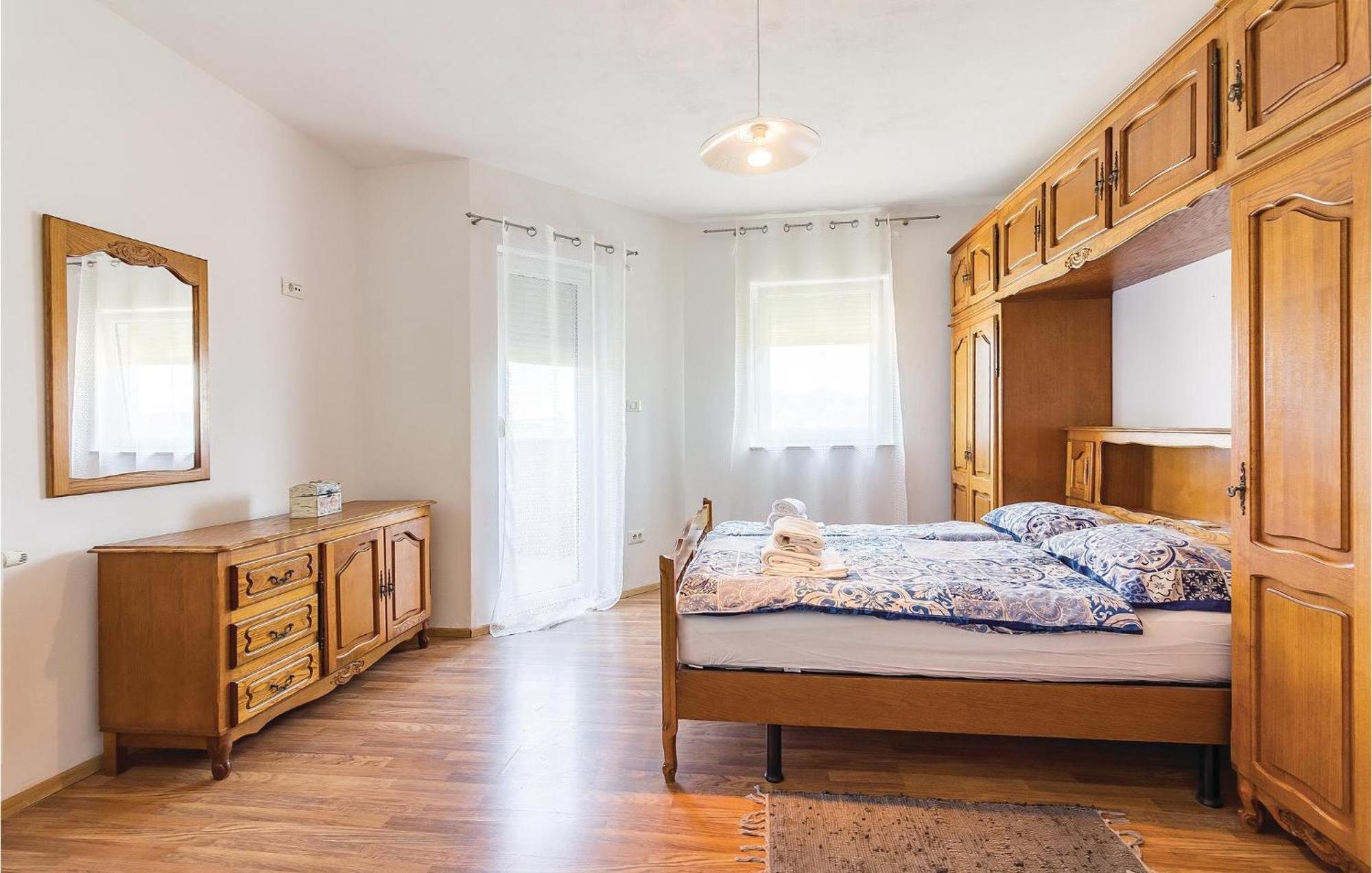 8 Bedroom Awesome Home In Πούλα Εξωτερικό φωτογραφία